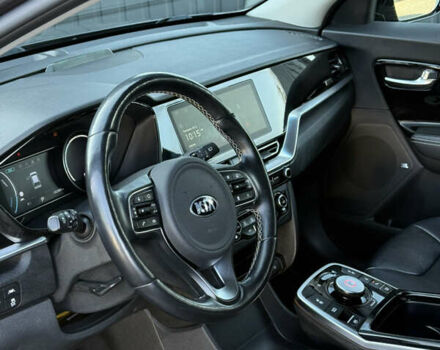 Сірий Кіа Niro, об'ємом двигуна 0 л та пробігом 102 тис. км за 18900 $, фото 22 на Automoto.ua