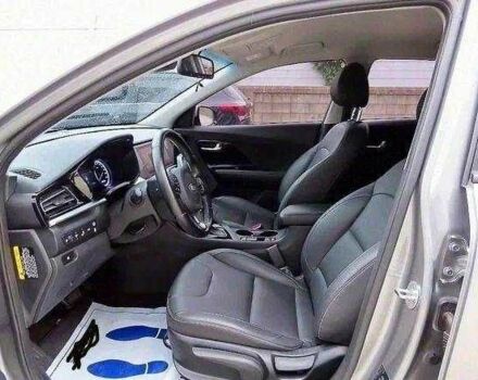 Серый Киа Niro, объемом двигателя 0 л и пробегом 44 тыс. км за 17500 $, фото 3 на Automoto.ua