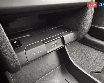 Серый Киа Niro, объемом двигателя 0 л и пробегом 77 тыс. км за 19500 $, фото 39 на Automoto.ua