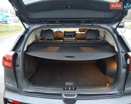 Серый Киа Niro, объемом двигателя 0 л и пробегом 150 тыс. км за 19300 $, фото 22 на Automoto.ua