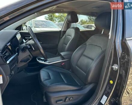 Серый Киа Niro, объемом двигателя 0 л и пробегом 97 тыс. км за 23200 $, фото 30 на Automoto.ua
