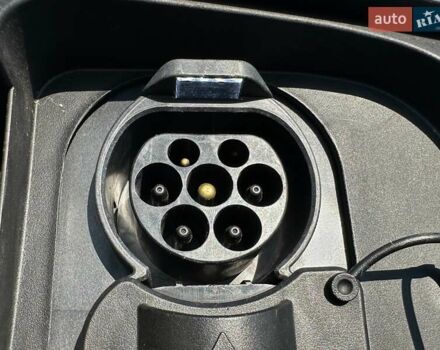 Сірий Кіа Niro, об'ємом двигуна 0 л та пробігом 76 тис. км за 22700 $, фото 15 на Automoto.ua