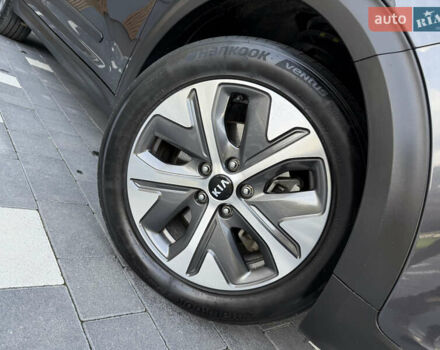 Сірий Кіа Niro, об'ємом двигуна 0 л та пробігом 70 тис. км за 19999 $, фото 7 на Automoto.ua
