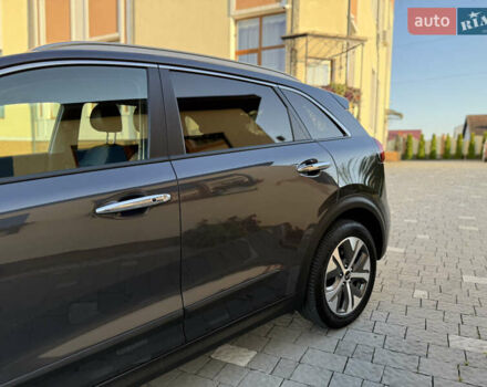 Серый Киа Niro, объемом двигателя 0 л и пробегом 145 тыс. км за 18800 $, фото 32 на Automoto.ua
