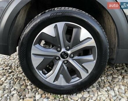 Сірий Кіа Niro, об'ємом двигуна 0 л та пробігом 107 тис. км за 21950 $, фото 28 на Automoto.ua