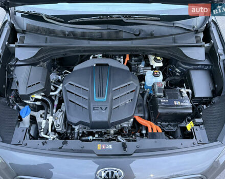 Серый Киа Niro, объемом двигателя 0 л и пробегом 165 тыс. км за 18000 $, фото 37 на Automoto.ua