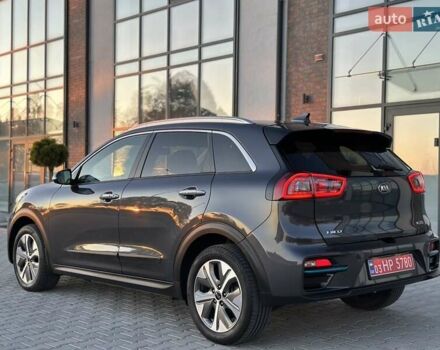 Серый Киа Niro, объемом двигателя 0 л и пробегом 74 тыс. км за 18200 $, фото 11 на Automoto.ua