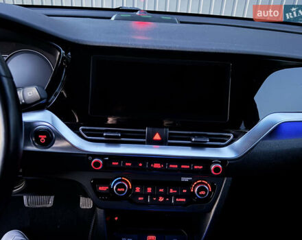 Серый Киа Niro, объемом двигателя 0 л и пробегом 112 тыс. км за 20300 $, фото 30 на Automoto.ua