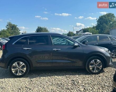 Сірий Кіа Niro, об'ємом двигуна 0 л та пробігом 76 тис. км за 21700 $, фото 6 на Automoto.ua
