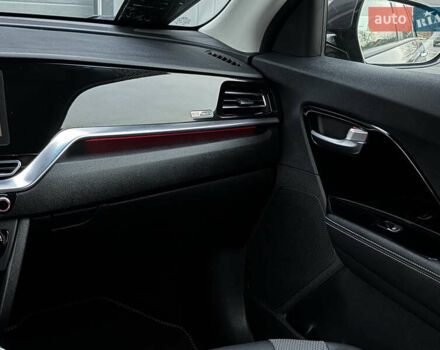 Серый Киа Niro, объемом двигателя 0 л и пробегом 164 тыс. км за 17550 $, фото 50 на Automoto.ua