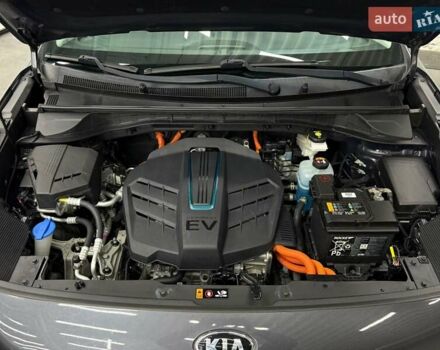 Сірий Кіа Niro, об'ємом двигуна 0 л та пробігом 114 тис. км за 18329 $, фото 9 на Automoto.ua