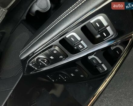 Серый Киа Niro, объемом двигателя 0 л и пробегом 72 тыс. км за 19750 $, фото 42 на Automoto.ua