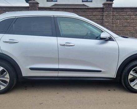 Серый Киа Niro, объемом двигателя 0 л и пробегом 167 тыс. км за 18400 $, фото 9 на Automoto.ua