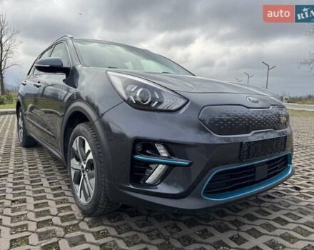 Сірий Кіа Niro, об'ємом двигуна 0 л та пробігом 150 тис. км за 17350 $, фото 3 на Automoto.ua