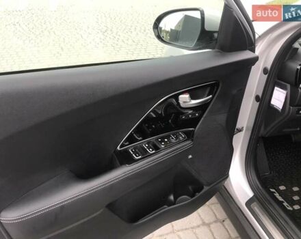 Серый Киа Niro, объемом двигателя 0 л и пробегом 90 тыс. км за 19900 $, фото 32 на Automoto.ua
