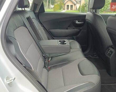 Серый Киа Niro, объемом двигателя 0 л и пробегом 82 тыс. км за 19500 $, фото 28 на Automoto.ua