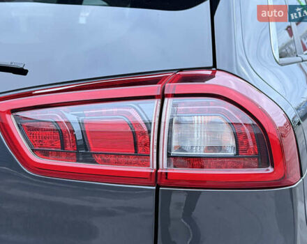 Серый Киа Niro, объемом двигателя 0 л и пробегом 165 тыс. км за 18000 $, фото 24 на Automoto.ua