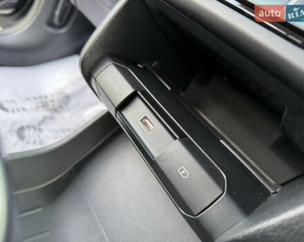 Сірий Кіа Niro, об'ємом двигуна 0 л та пробігом 70 тис. км за 19999 $, фото 71 на Automoto.ua