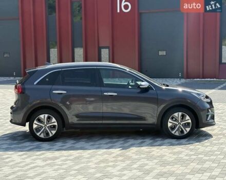 Сірий Кіа Niro, об'ємом двигуна 0 л та пробігом 82 тис. км за 20500 $, фото 8 на Automoto.ua
