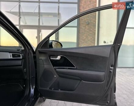 Серый Киа Niro, объемом двигателя 0 л и пробегом 74 тыс. км за 18200 $, фото 40 на Automoto.ua