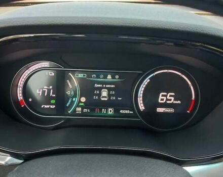 Серый Киа Niro, объемом двигателя 0 л и пробегом 49 тыс. км за 23000 $, фото 24 на Automoto.ua