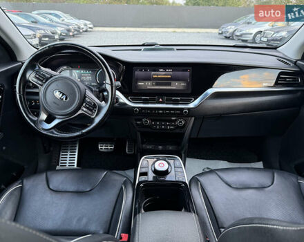 Сірий Кіа Niro, об'ємом двигуна 0 л та пробігом 102 тис. км за 18900 $, фото 6 на Automoto.ua