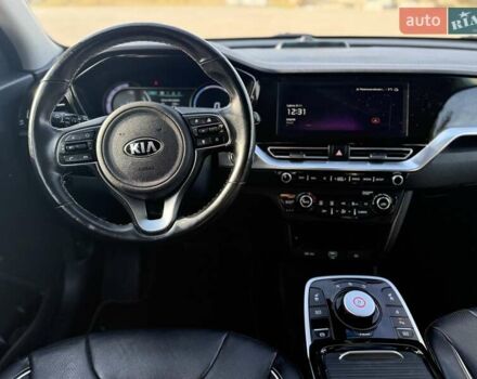Серый Киа Niro, объемом двигателя 0 л и пробегом 124 тыс. км за 18950 $, фото 14 на Automoto.ua