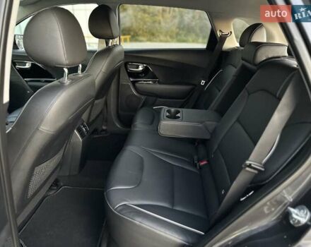 Серый Киа Niro, объемом двигателя 0 л и пробегом 74 тыс. км за 18200 $, фото 36 на Automoto.ua