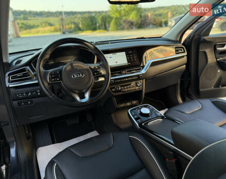 Серый Киа Niro, объемом двигателя 0 л и пробегом 145 тыс. км за 18800 $, фото 56 на Automoto.ua