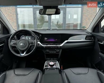 Серый Киа Niro, объемом двигателя 0 л и пробегом 150 тыс. км за 18500 $, фото 2 на Automoto.ua