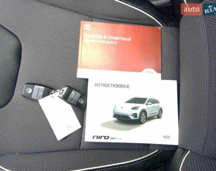 Серый Киа Niro, объемом двигателя 0 л и пробегом 108 тыс. км за 19900 $, фото 8 на Automoto.ua
