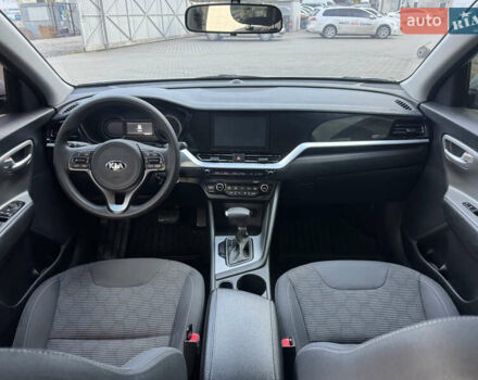 Киа Niro 2020 в Луцке на Automoto.ua Серый Киа Niro, объемом двигателя 1.58 л и пробегом 241 тыс. км за 14600 $, фото 17 на Automoto.ua