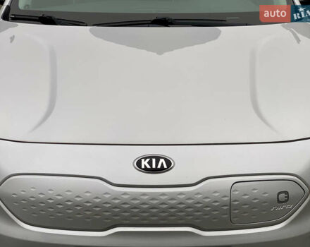 Сірий Кіа Niro, об'ємом двигуна 0 л та пробігом 63 тис. км за 20899 $, фото 5 на Automoto.ua