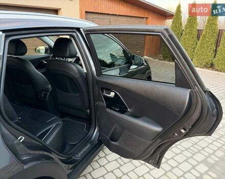 Сірий Кіа Niro, об'ємом двигуна 0 л та пробігом 118 тис. км за 20499 $, фото 76 на Automoto.ua