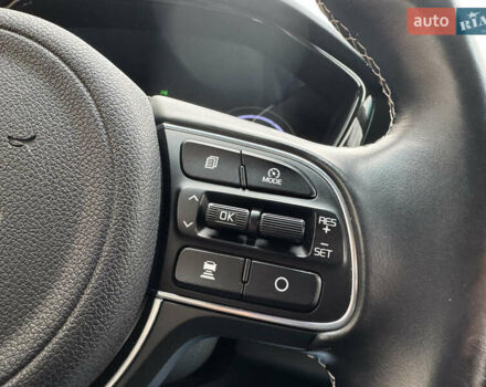 Серый Киа Niro, объемом двигателя 0 л и пробегом 118 тыс. км за 19350 $, фото 86 на Automoto.ua