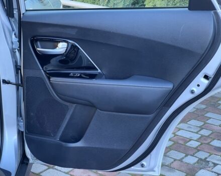 Сірий Кіа Niro, об'ємом двигуна 0 л та пробігом 89 тис. км за 437 $, фото 14 на Automoto.ua