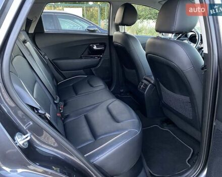 Сірий Кіа Niro, об'ємом двигуна 0 л та пробігом 107 тис. км за 21950 $, фото 70 на Automoto.ua