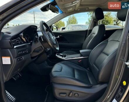 Серый Киа Niro, объемом двигателя 0 л и пробегом 97 тыс. км за 23200 $, фото 28 на Automoto.ua