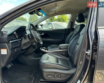 Сірий Кіа Niro, об'ємом двигуна 0 л та пробігом 97 тис. км за 22600 $, фото 19 на Automoto.ua