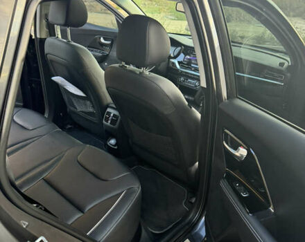 Серый Киа Niro, объемом двигателя 0 л и пробегом 93 тыс. км за 22500 $, фото 13 на Automoto.ua