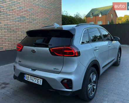 Серый Киа Niro, объемом двигателя 1.58 л и пробегом 67 тыс. км за 22600 $, фото 4 на Automoto.ua