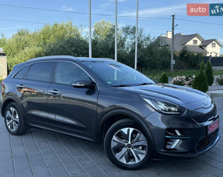 Серый Киа Niro, объемом двигателя 0 л и пробегом 85 тыс. км за 18999 $, фото 4 на Automoto.ua