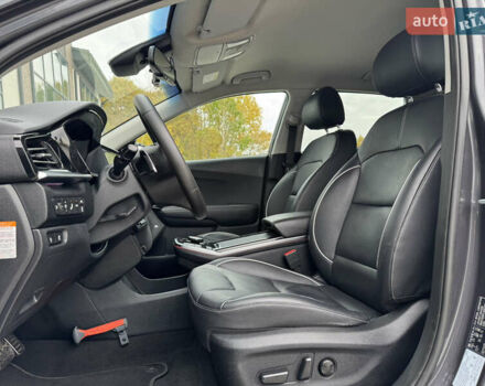 Серый Киа Niro, объемом двигателя 0 л и пробегом 139 тыс. км за 18900 $, фото 74 на Automoto.ua
