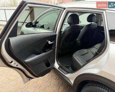 Сірий Кіа Niro, об'ємом двигуна 0 л та пробігом 71 тис. км за 21999 $, фото 57 на Automoto.ua