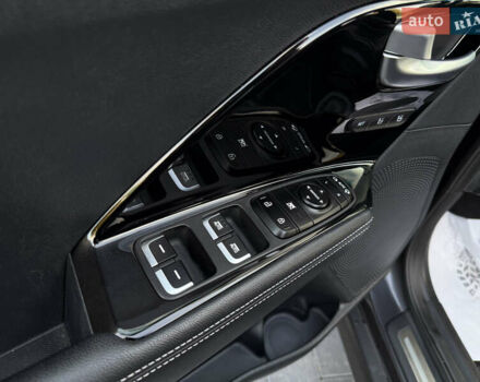 Сірий Кіа Niro, об'ємом двигуна 0 л та пробігом 70 тис. км за 19999 $, фото 45 на Automoto.ua