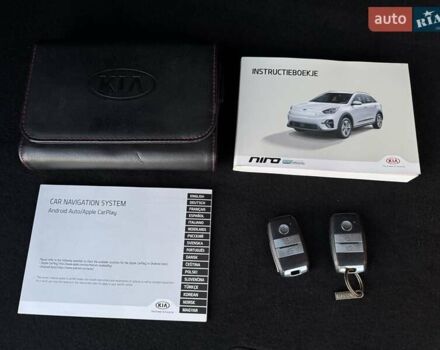 Сірий Кіа Niro, об'ємом двигуна 0 л та пробігом 135 тис. км за 17500 $, фото 69 на Automoto.ua