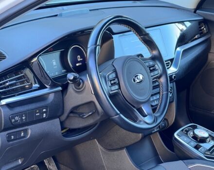 Сірий Кіа Niro, об'ємом двигуна 0 л та пробігом 89 тис. км за 437 $, фото 9 на Automoto.ua