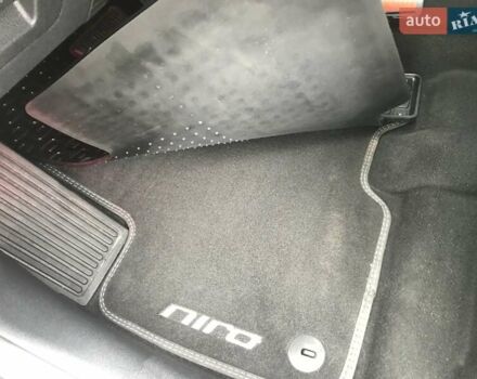 Серый Киа Niro, объемом двигателя 0 л и пробегом 90 тыс. км за 19900 $, фото 19 на Automoto.ua