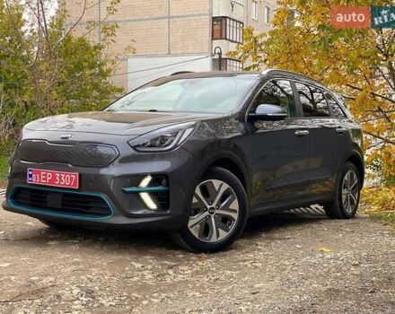 Киа Niro 2020 в Тернополе на Automoto.ua Серый Киа Niro, объемом двигателя 0 л и пробегом 149 тыс. км за 18800 $, фото 4 на Automoto.ua