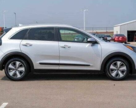 Серый Киа Niro, объемом двигателя 1.6 л и пробегом 55 тыс. км за 13500 $, фото 7 на Automoto.ua